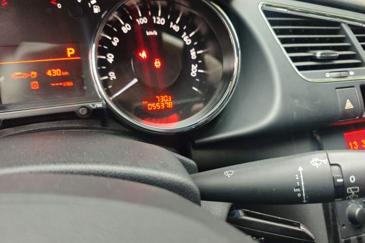 Used Peugeot 3008 2013 2.0L Automatic Trend Edition Odometer Close Up