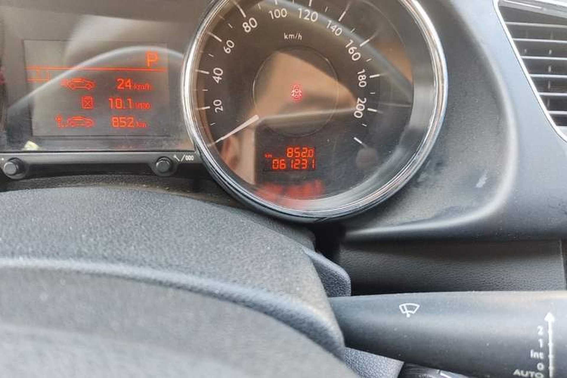 Used Peugeot 3008 2013 1.6THP Automatic Trend Edition Odometer Close Up