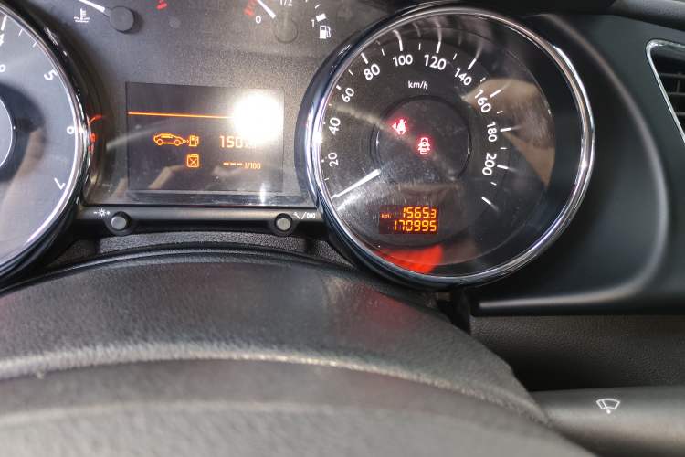 Used Peugeot 3008 2013 1.6THP Automatic Trend Edition Odometer Close Up