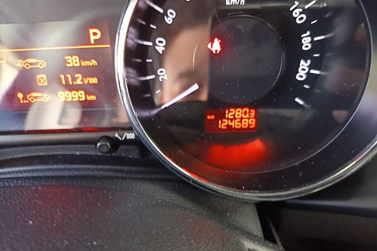 Used Peugeot 3008 2013 1.6THP Automatic Trend Edition Odometer Close Up