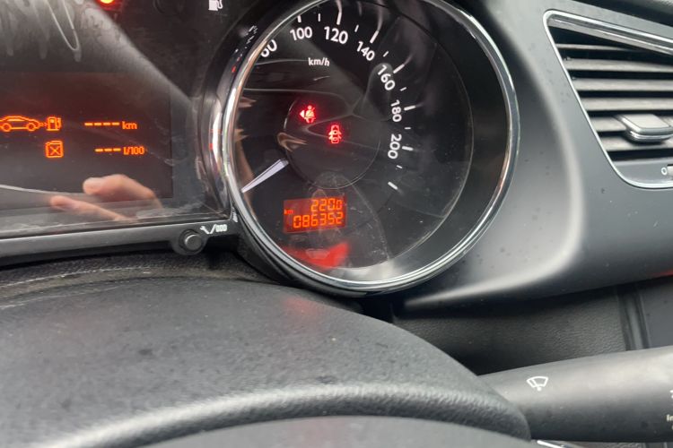 Used Peugeot 3008 2013 2.0L Manual Classic Edition Odometer Close Up