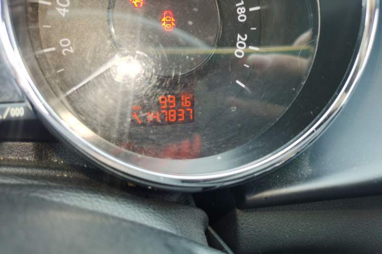 Used Peugeot 3008 2013 2.0L Automatic Trend Edition Odometer Close Up