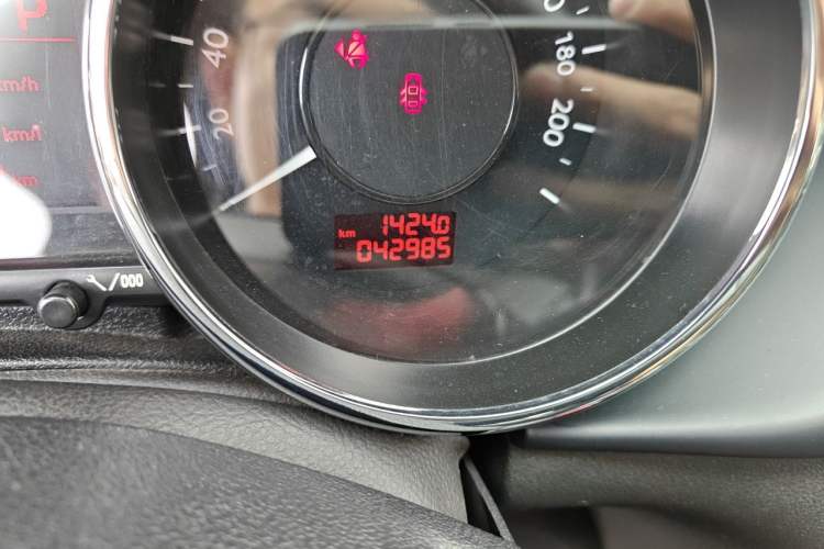 Used Peugeot 3008 2013 2.0L Automatic Trend Edition Odometer Close Up