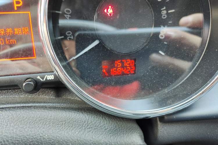 Used Peugeot 3008 2013 2.0L Automatic Trend Edition Odometer Close Up