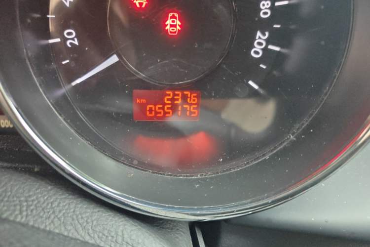 Used Peugeot 3008 2013 1.6THP Automatic Trend Edition Odometer Close Up