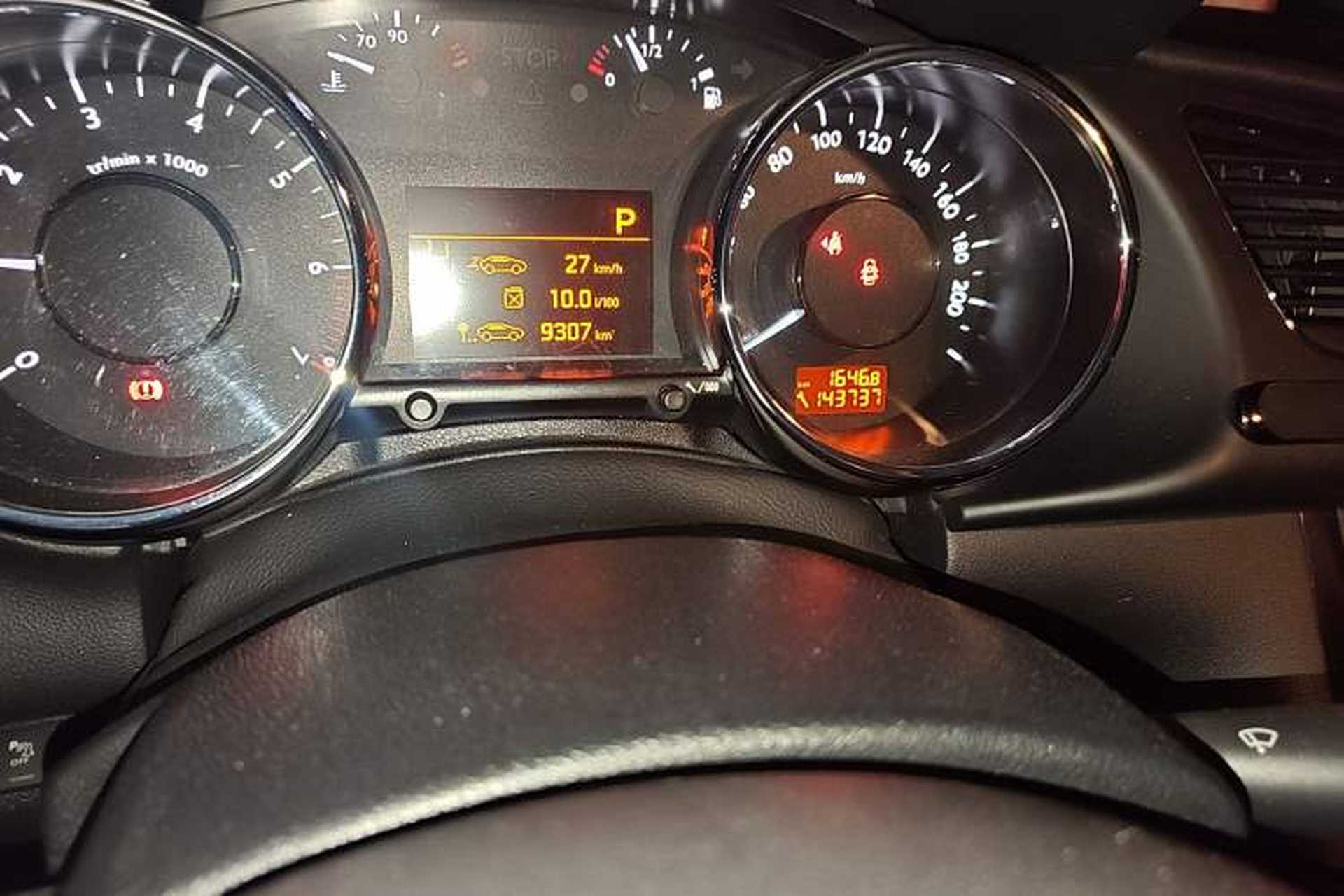 Used Peugeot 3008 2013 2.0L Automatic Trend Edition Odometer Close Up