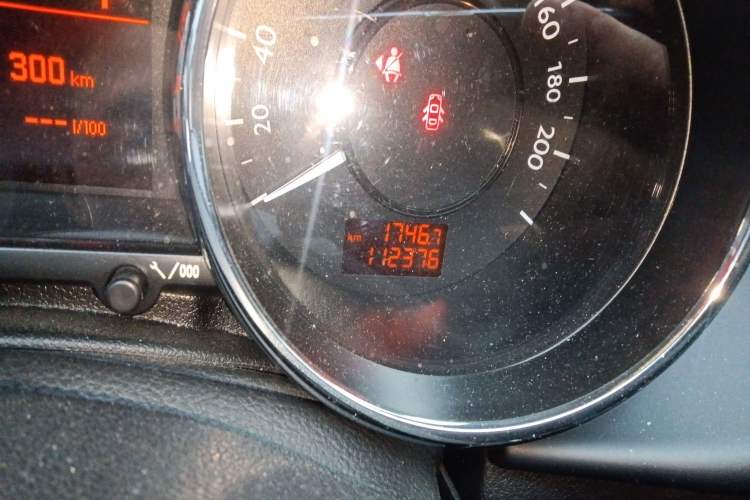Used Peugeot 3008 2013 2.0L Automatic Trend Edition Odometer Close Up