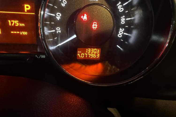 Used Peugeot 3008 2013 2.0L Automatic Trend Edition Odometer Close Up