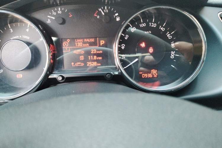 Used Peugeot 3008 2013 1.6THP Automatic Prestige Edition Odometer Close Up