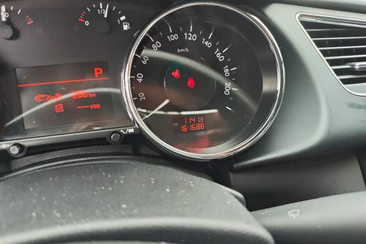 Used Peugeot 3008 2013 2.0L Automatic Trend Edition Odometer Close Up