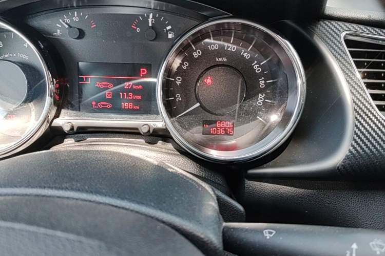 Used Peugeot 3008 2013 1.6THP Automatic Prestige Edition Odometer Close Up