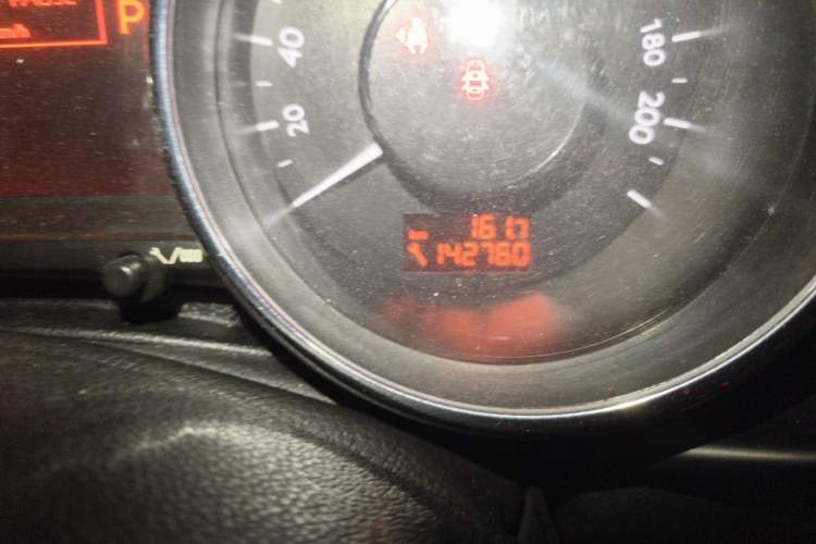 Used Peugeot 3008 2013 2.0L Automatic Trend Edition Odometer Close Up