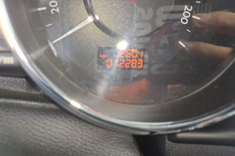Used Peugeot 3008 2013 1.6THP Automatic Prestige Edition Odometer Close Up