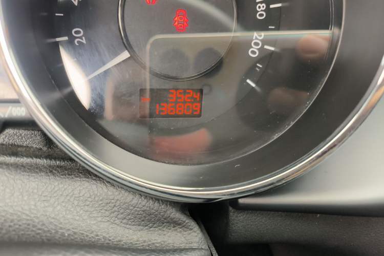 Used Peugeot 3008 2013 2.0L Automatic Trend Edition Odometer Close Up