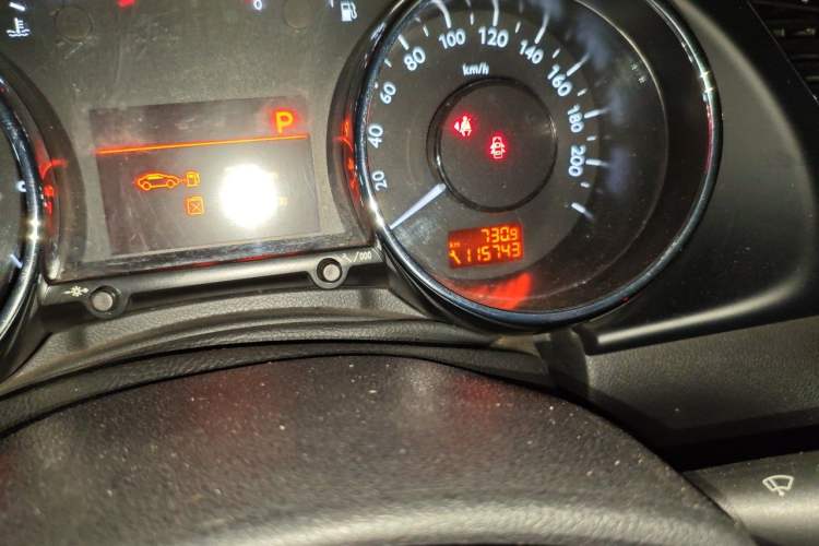 Used Peugeot 3008 2013 1.6THP Roland Garros Edition Odometer Close Up