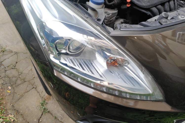 Used Peugeot 3008 2013 2.0L Manual Classic Edition Right Front Headlight