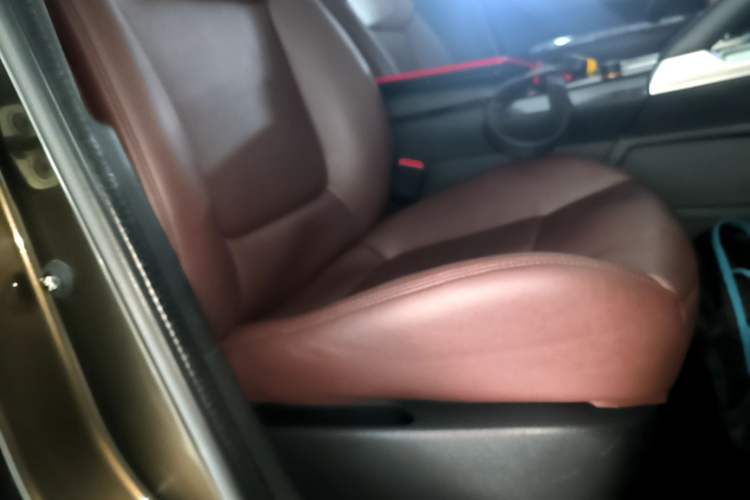 Used Peugeot 3008 2013 2.0L Automatic Classic Edition Right Front Seat