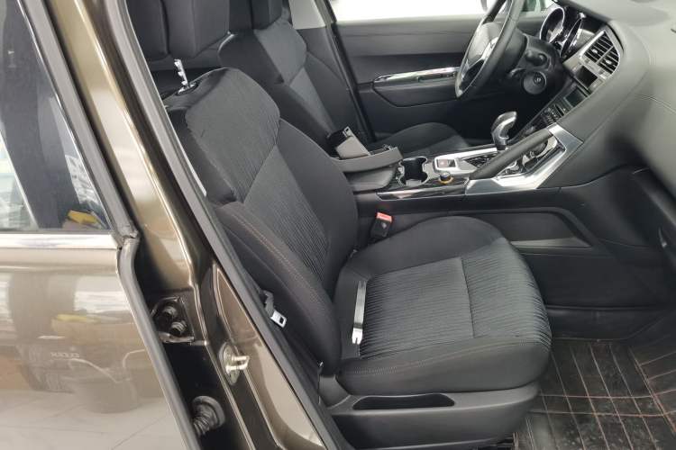Used Peugeot 3008 2013 2.0L Automatic Classic Edition Right Front Seat