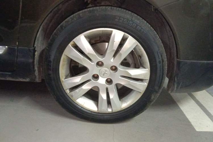 Used Peugeot 3008 2013 1.6THP Automatic Prestige Edition Right Front Wheel Hub