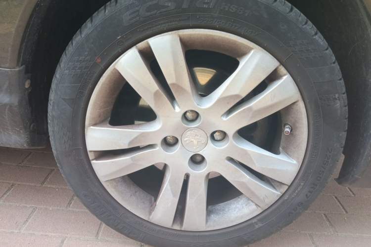 Used Peugeot 3008 2013 1.6THP Automatic Prestige Edition Right Front Wheel Hub
