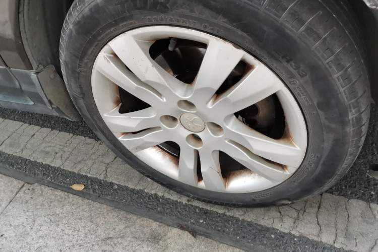 Used Peugeot 3008 2013 1.6THP Automatic Prestige Edition Right Front Wheel Hub