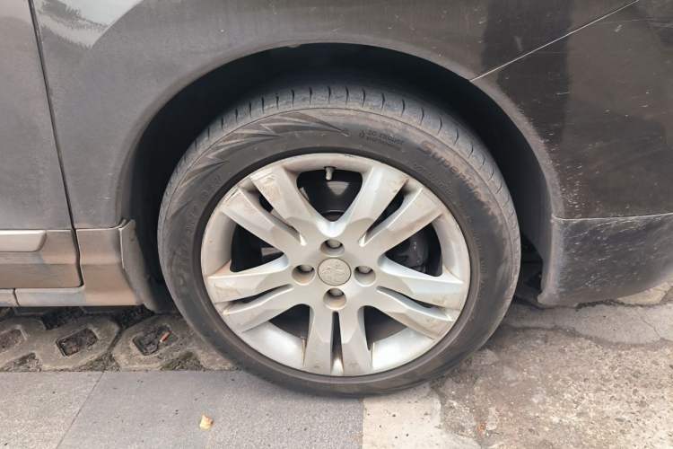 Used Peugeot 3008 2013 2.0L Automatic Trend Edition Right Front Wheel Hub