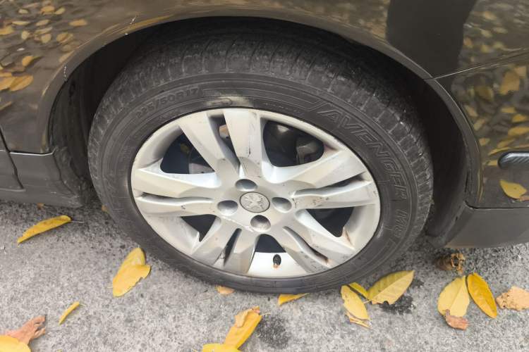 Used Peugeot 3008 2013 1.6THP Automatic Trend Edition Right Front Wheel Hub