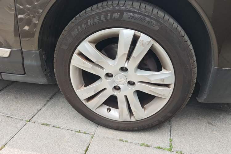 Used Peugeot 3008 2013 1.6THP Automatic Prestige Edition Right Front Wheel Hub