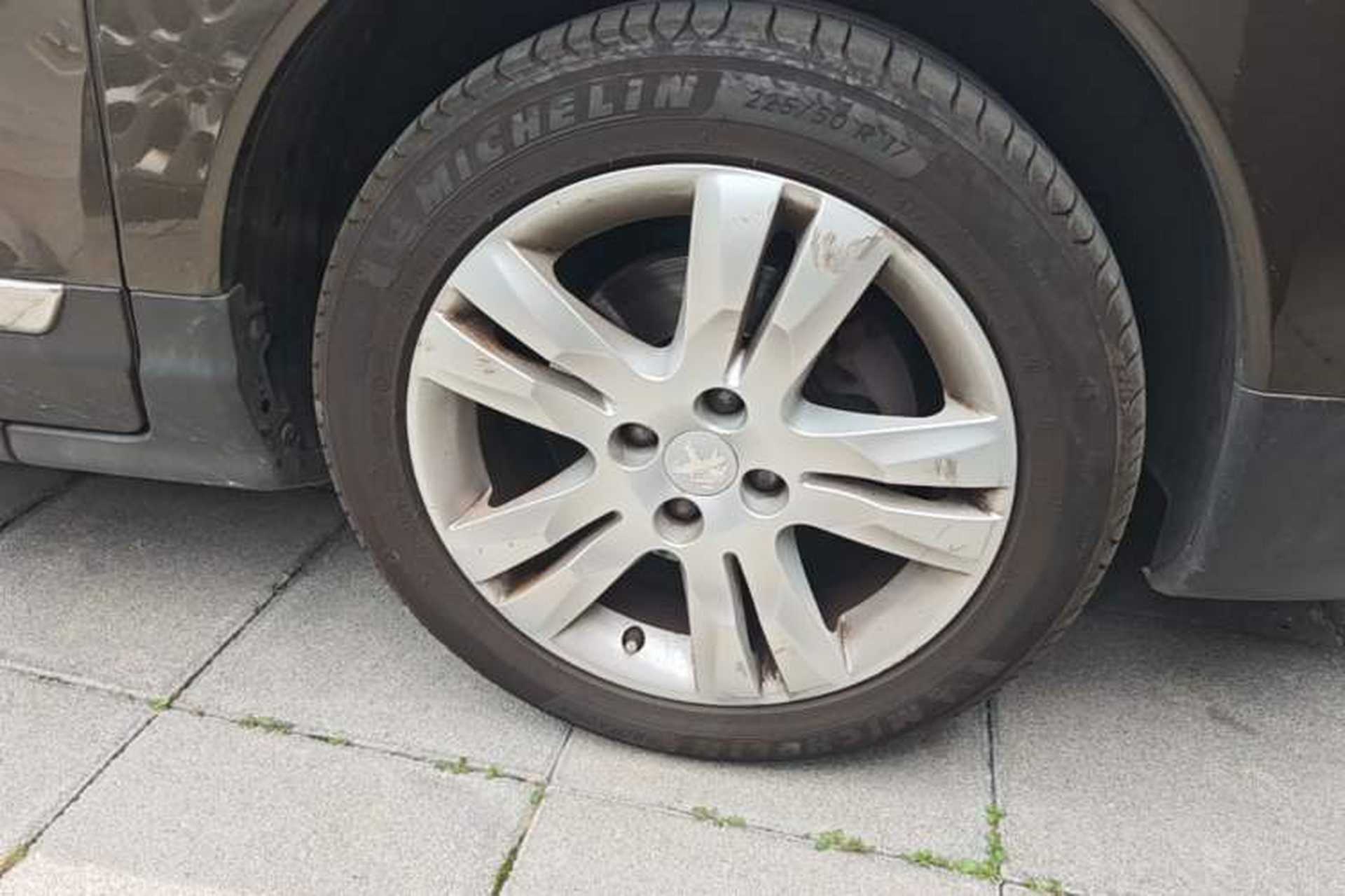 Used Peugeot 3008 2013 1.6THP Automatic Prestige Edition Right Front Wheel Hub