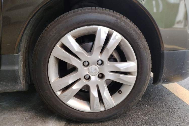 Used Peugeot 3008 2013 1.6THP Automatic Prestige Edition Right Front Wheel Hub
