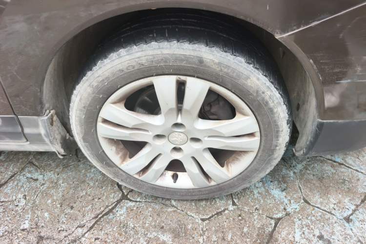 Used Peugeot 3008 2013 2.0L Automatic Trend Edition Right Front Wheel Hub