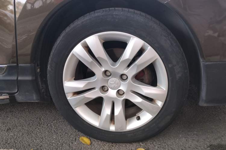 Used Peugeot 3008 2013 1.6THP Automatic Trend Edition Right Front Wheel Hub