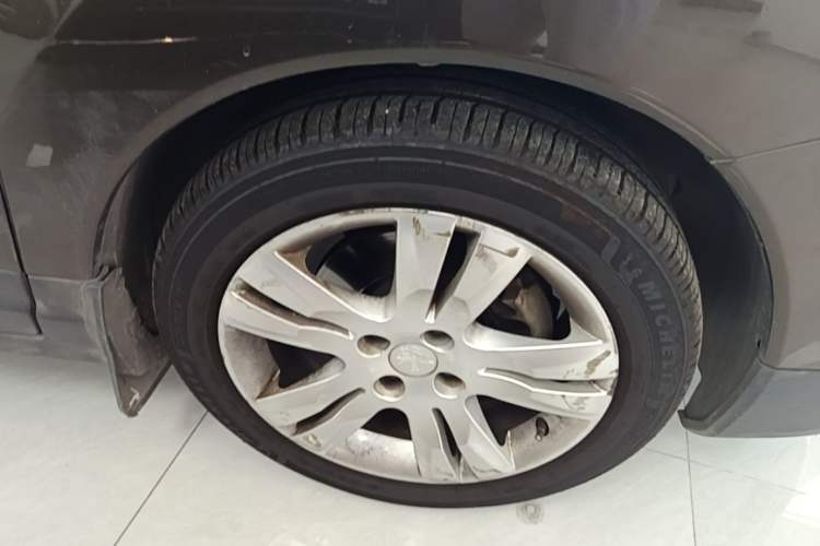 Used Peugeot 3008 2013 1.6THP Automatic Trend Edition Right Front Wheel Hub