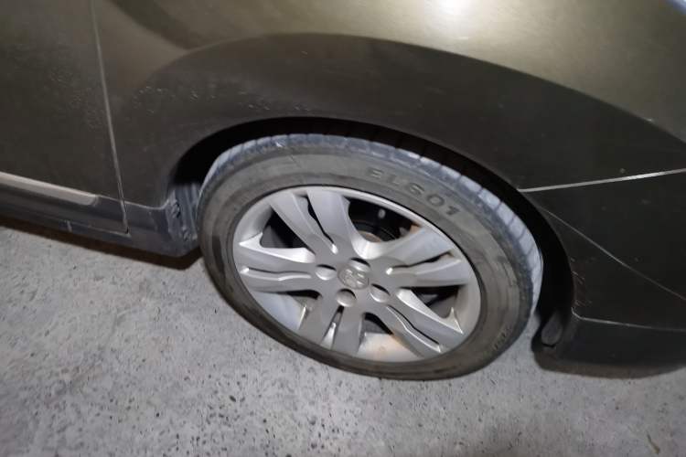 Used Peugeot 3008 2013 2.0L Automatic Trend Edition Right Front Wheel Hub