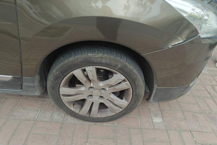 Used Peugeot 3008 2013 1.6THP Automatic Trend Edition Right Front Wheel Hub