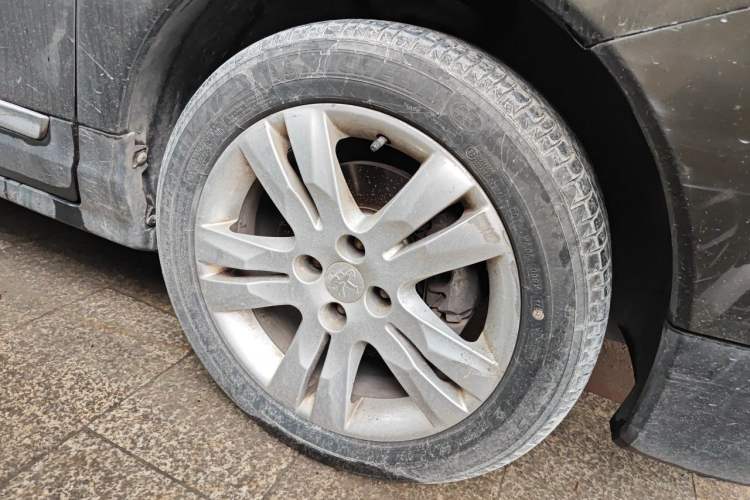 Used Peugeot 3008 2013 2.0L Automatic Trend Edition Right Front Wheel Hub