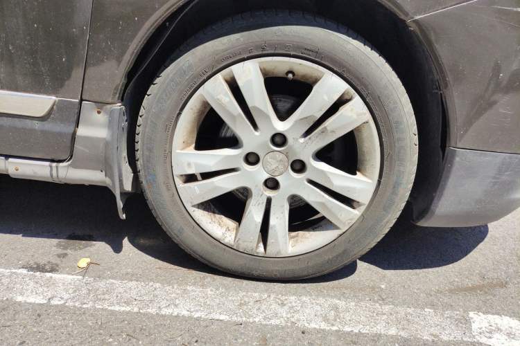 Used Peugeot 3008 2013 2.0L Automatic Trend Edition Right Front Wheel Hub