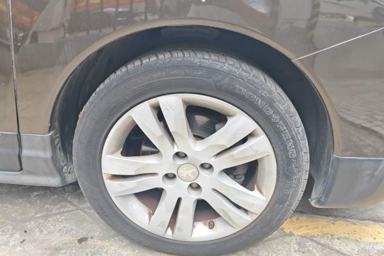 Used Peugeot 3008 2013 1.6THP Automatic Trend Edition Right Front Wheel Hub