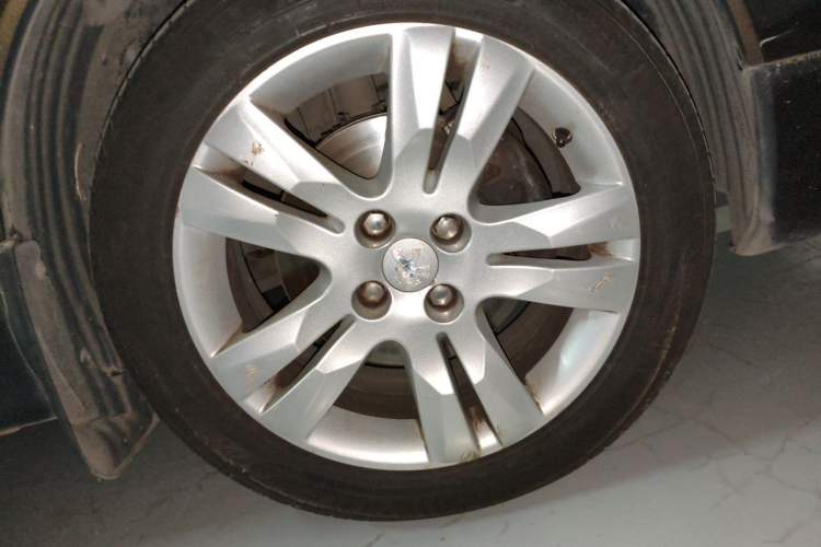 Used Peugeot 3008 2013 2.0L Automatic Trend Edition Right Front Wheel Hub