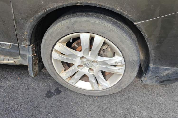 Used Peugeot 3008 2013 1.6THP Automatic Prestige Edition Right Front Wheel Hub