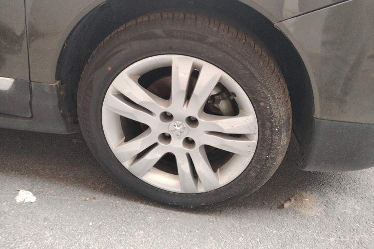 Used Peugeot 3008 2013 1.6THP Automatic Prestige Edition Right Front Wheel Hub