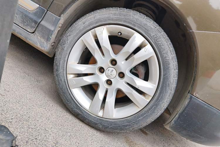 Used Peugeot 3008 2013 1.6THP Automatic Prestige Edition Right Front Wheel Hub