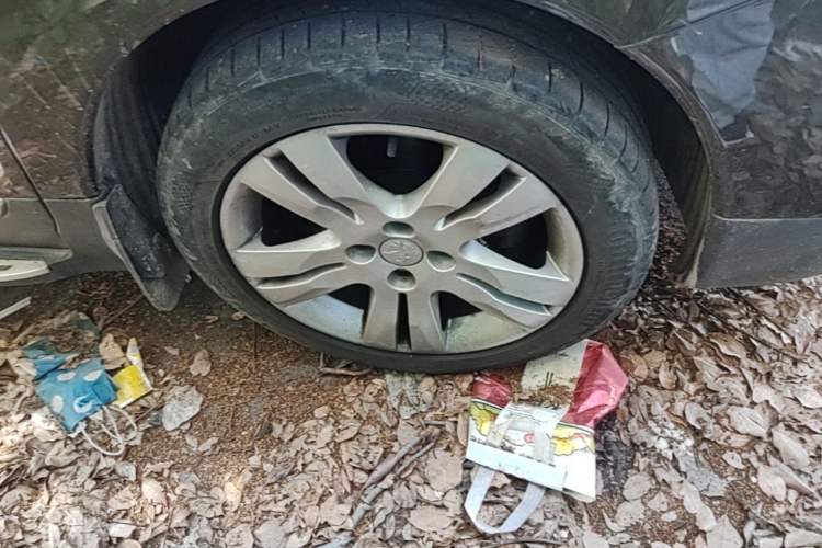 Used Peugeot 3008 2013 1.6THP Automatic Prestige Edition Right Front Wheel Hub