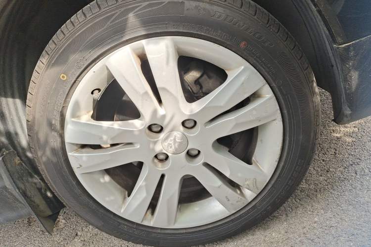Used Peugeot 3008 2013 1.6THP Automatic Prestige Edition Right Front Wheel Hub