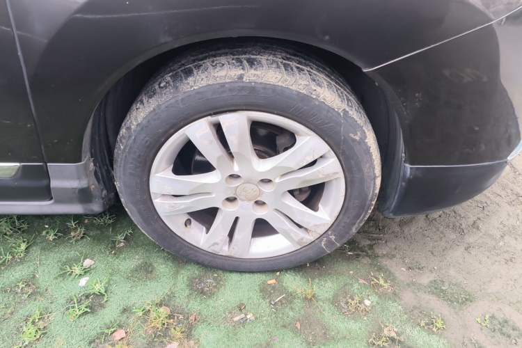 Used Peugeot 3008 2013 2.0L Automatic Trend Edition Right Front Wheel Hub