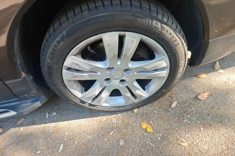 Used Peugeot 3008 2013 2.0L Automatic Trend Edition Right Front Wheel Hub