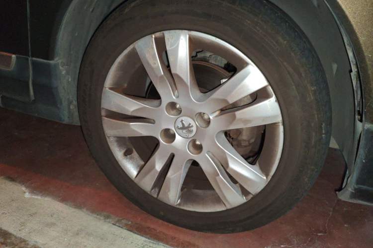 Used Peugeot 3008 2013 1.6THP Roland Garros Edition Right Front Wheel Hub