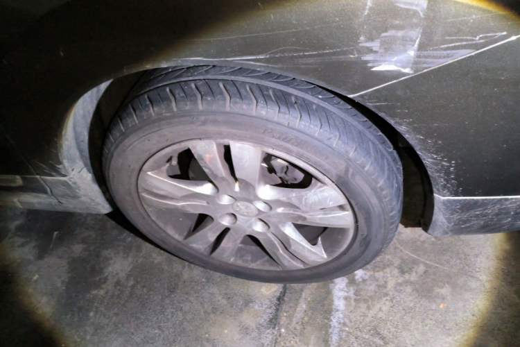 Used Peugeot 3008 2013 1.6THP Automatic Prestige Edition Right Front Wheel Hub