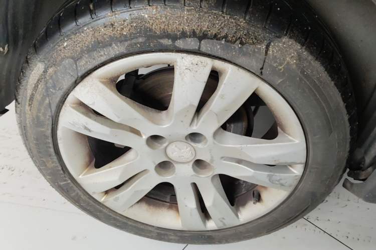 Used Peugeot 3008 2013 1.6THP Automatic Prestige Edition Right Rear Wheel Hub