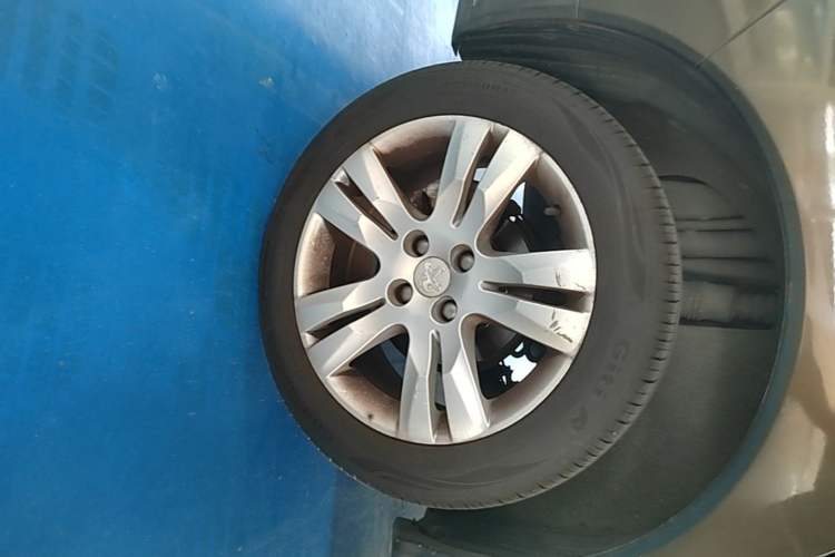Used Peugeot 3008 2013 1.6THP Automatic Prestige Edition Right Rear Wheel Hub